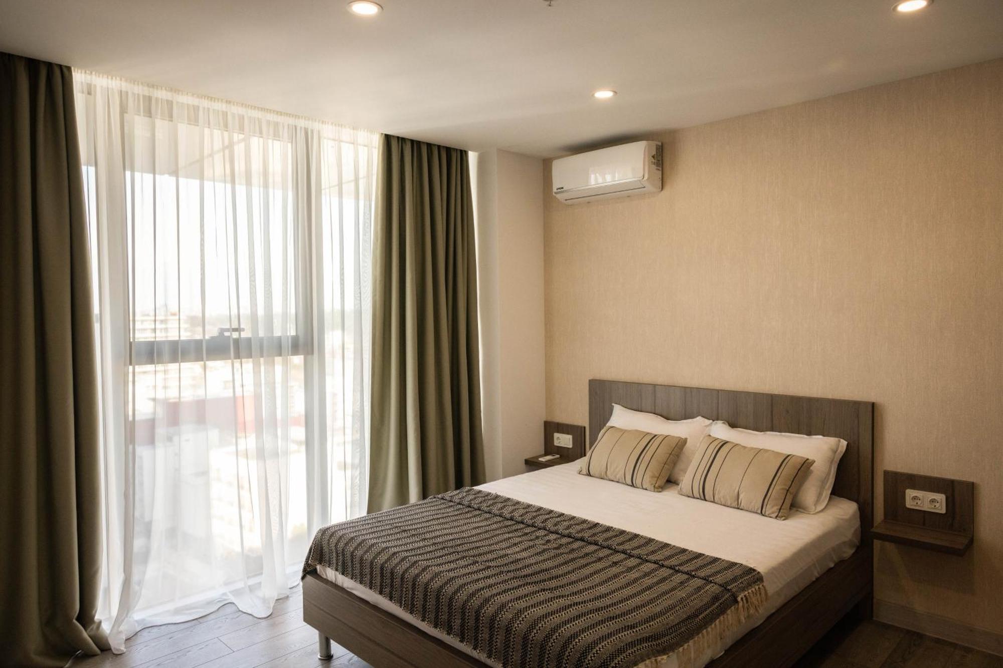 Green Side Apart Hotel Batumi Zewnętrze zdjęcie